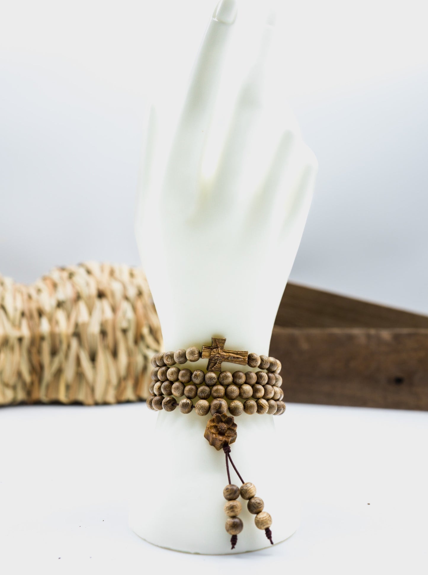 Vòng Trầm Hương Campuchia Charm Thánh Giá