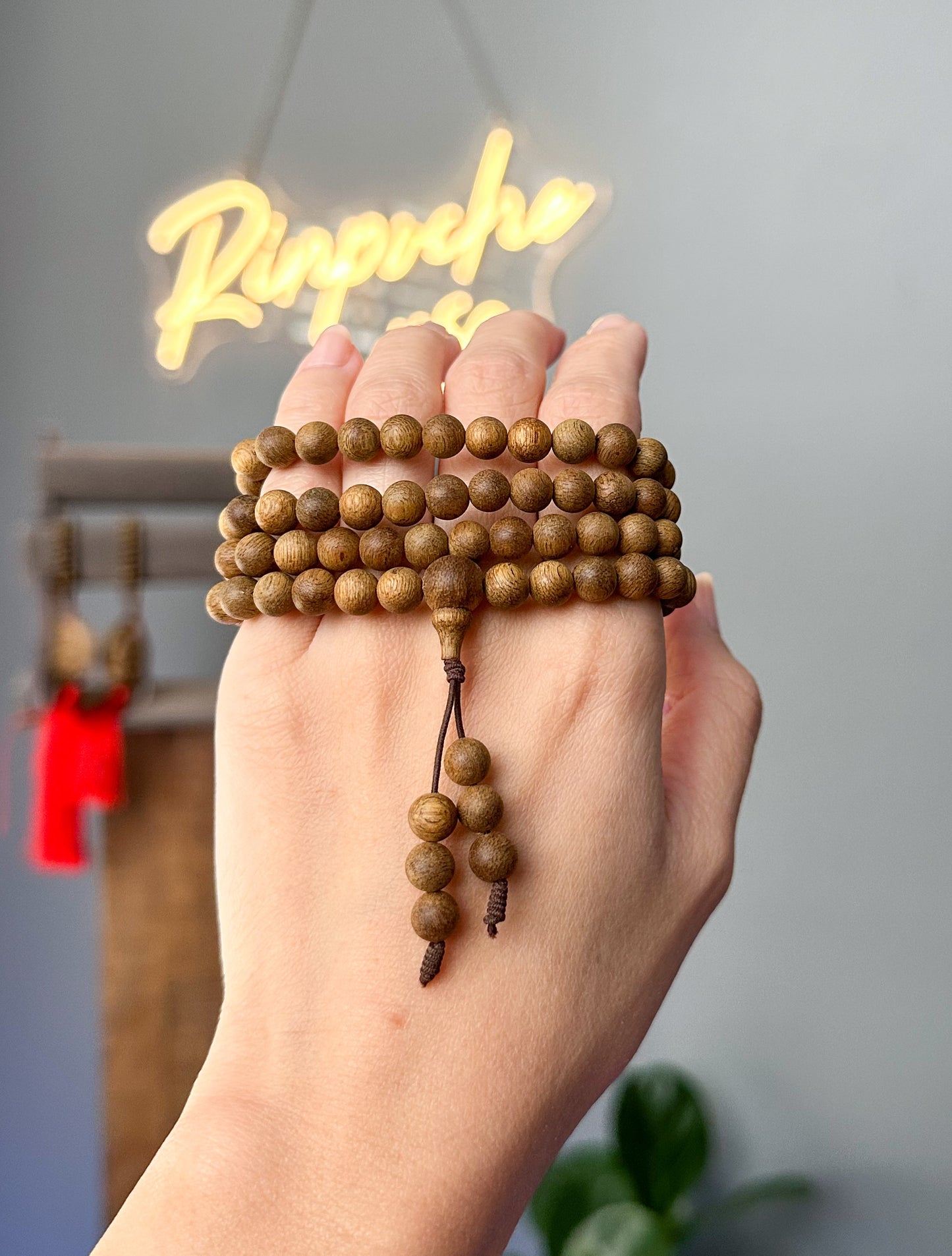 Vòng Trầm Hương Indo 108 Hạt 6 Li Tone Nâu Vàng